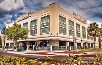 1303 N Main St