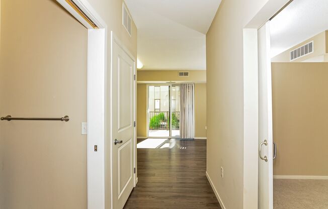 Studio, 1 bath, 555 sqft, $1,499, Unit 136