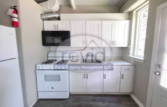 2 beds, 1 bath, 752 sqft, $995, Unit 1300-7