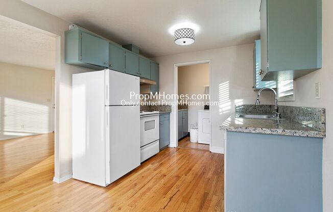 Charming 2 Bedroom Duplex in SW Portland!