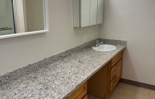 2 beds, 1 bath, 875 sqft, $2,625, Unit Unit 08