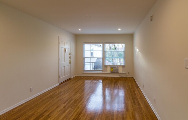 Remodeled Studio in the Heart of Los Feliz | Hardwood Floors | Walk-In Closet | & On-Site Laundry