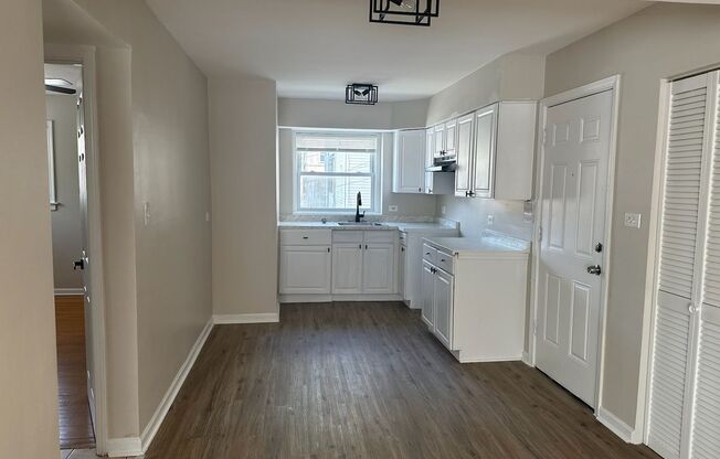 1 bed, 1 bath, $1,300, Unit 5451-1N