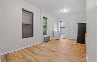 176 W 81 ST