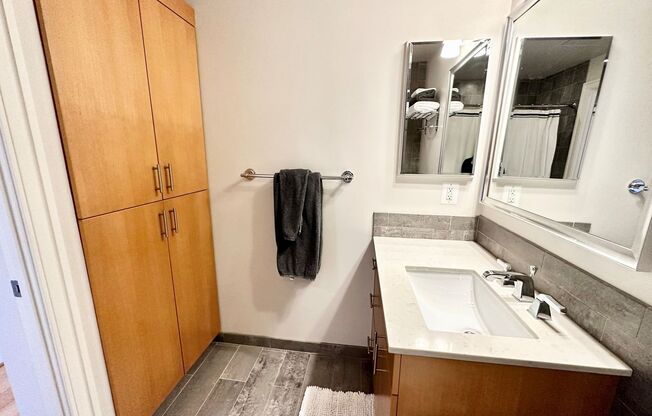 1 bed, 1 bath, $2,700, Unit 818