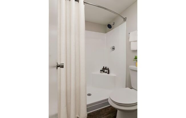 3 beds, 2 baths, 1,098 sqft, $1,800, Unit 34