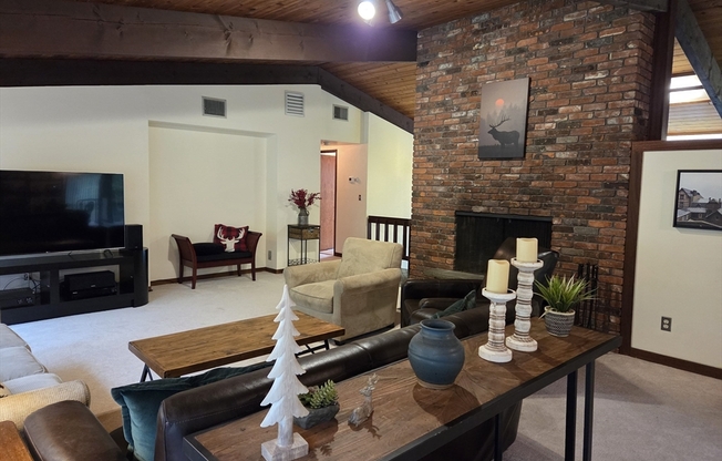 60 GARNET ROCK LN