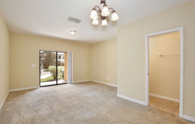 Cozy 2/2.5 Spacious Townhome with a Covered Patio in the Gated Community of Windsor Lakes - Sanford!