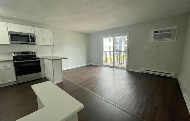 2 beds, 1.5 baths, 924 sqft, $1,850, Unit 4-16A