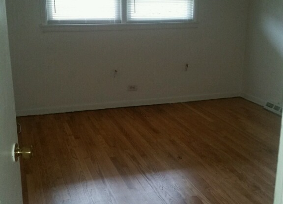 2 beds, 1 bath, 855 sqft, $1,450