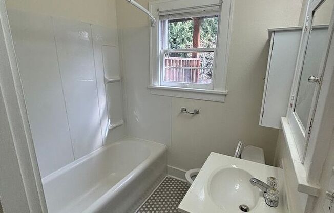 9414 B ROOSEVELT WAY NE