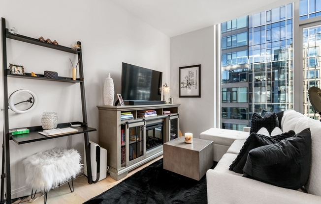 1 bed, 1 bath, 646 sqft, $5,300, Unit 1719