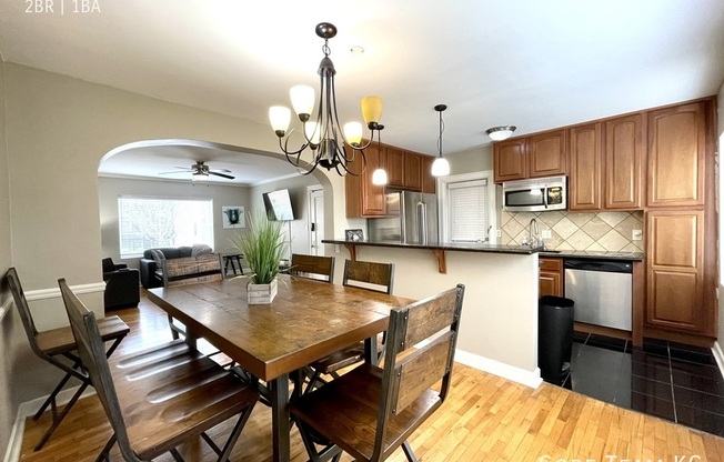 1107 W 45 ST