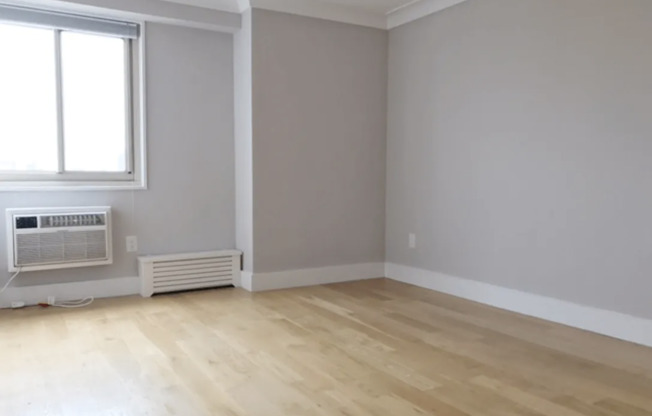 2 beds, 1 bath, 789 sqft, $6,595, Unit 22D