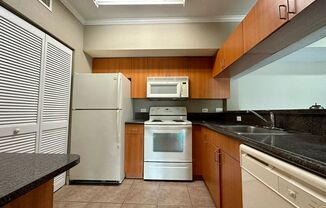 2 beds, 2 baths, $2,306, Unit 10122-B2 - Bostonian