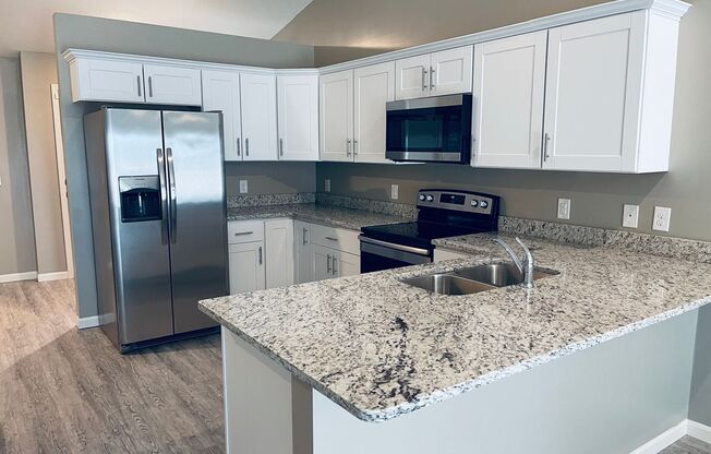 4BR/4BA Home Minutes From Village Pointe!