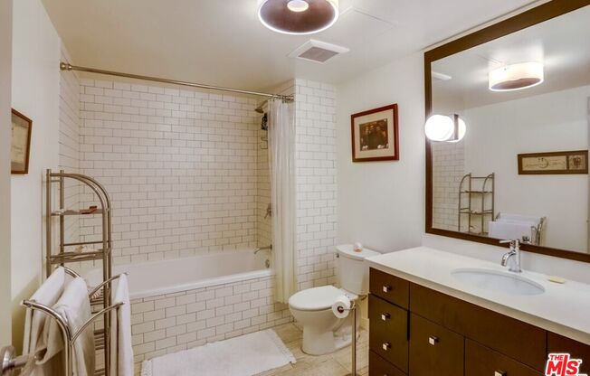 1 bed, 1 bath, 1,060 sqft, $3,350, Unit 310