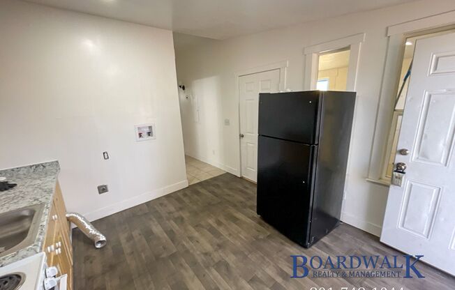 1 bed, 1 bath, 550 sqft, $999, Unit 374 W 1300 N-#2