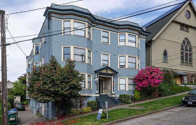 715 2nd Ave N