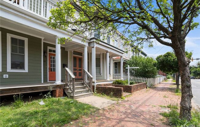 Huge 5 Bedroom House Next to VCU With Off Street Parking!