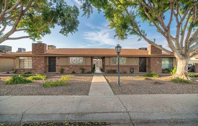 518 E HUNTINGTON DR