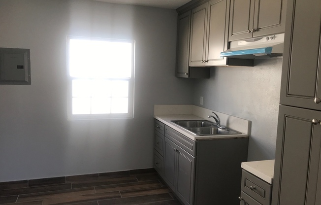 2 beds, 1 bath, $2,700