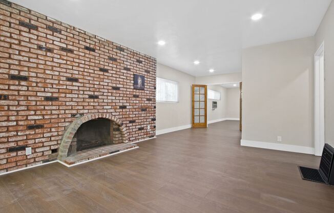 2620 W Via Corona