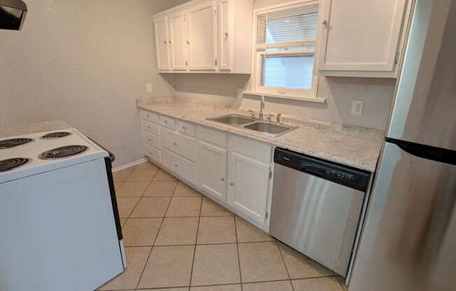 2 beds, 1 bath, $1,100