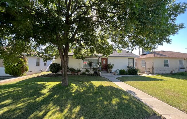 Beautiful Home In SE Bakersfield $1,800 deposit/rent!