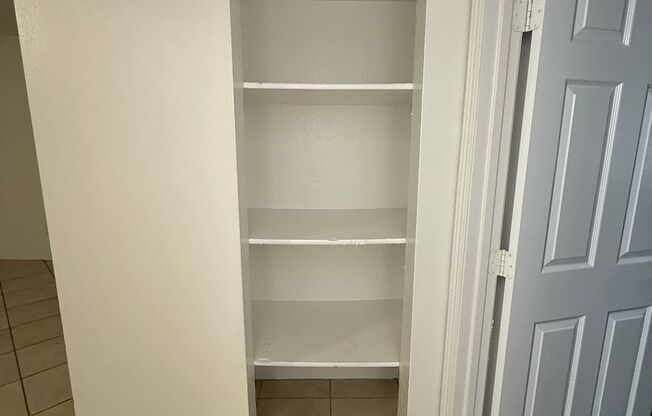 2 beds, 1 bath, 750 sqft, $1,100, Unit 214