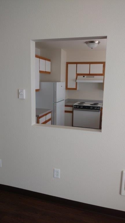 Second Floor Apt.  Partially Remodeled 2 bedroom, 1 bath 844 sq ft apartment