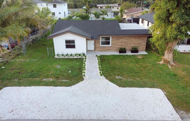 216 NE 160TH ST MIAMI, FL 33162
