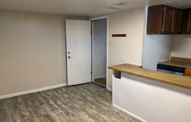 Sheridan and W 9th Ave Apartment Available Immediately