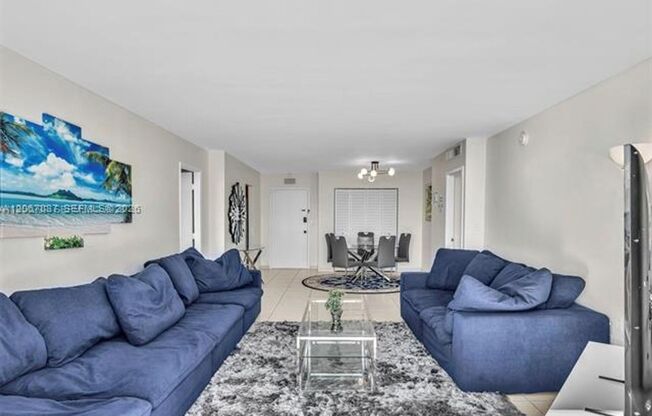 2 beds, 2 baths, $3,500, Unit # 206