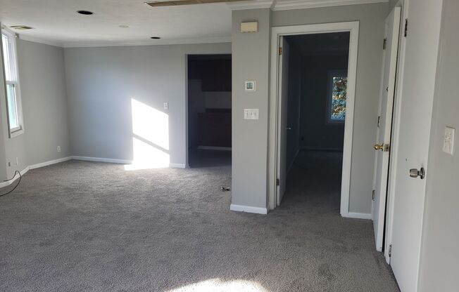 2 beds, 1 bath, $1,250, Unit Unit 2