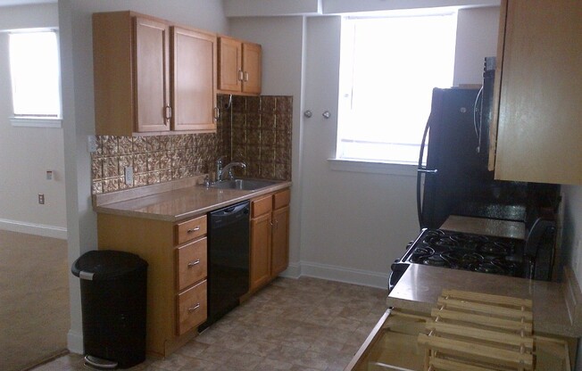 2 beds, 1 bath, 854 sqft, $1,695, Unit 3101 Broad 2nd Floor