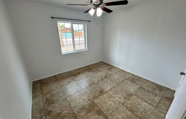 Stylish 3/2 N. Phx Home *NO* HOA & *NO* Carpet!