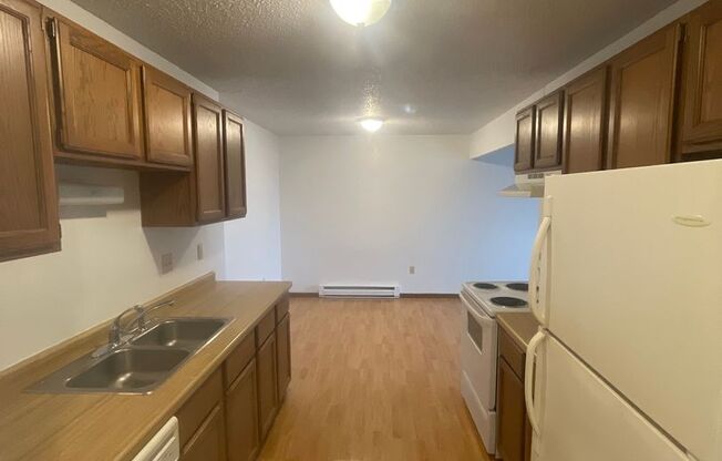 2 beds, 1 bath, 850 sqft, $750, Unit 701 - 14A