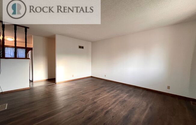 2 beds, 1 bath, 1,027 sqft, $825, Unit 1504 Aurora Dr A