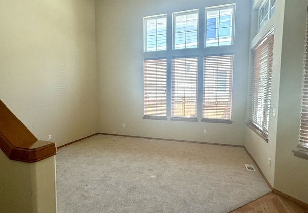 5720 NE 1 PL