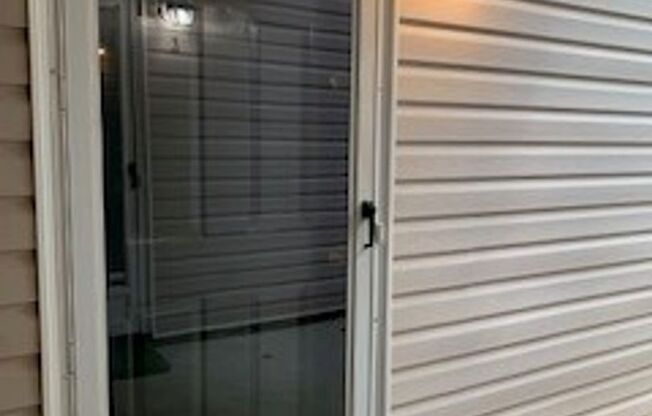 Adorable 2 bedroom 1 bath condominium