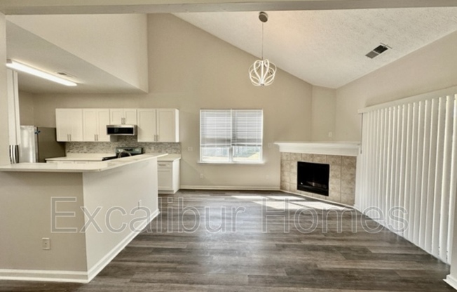 8295 E SHR DR