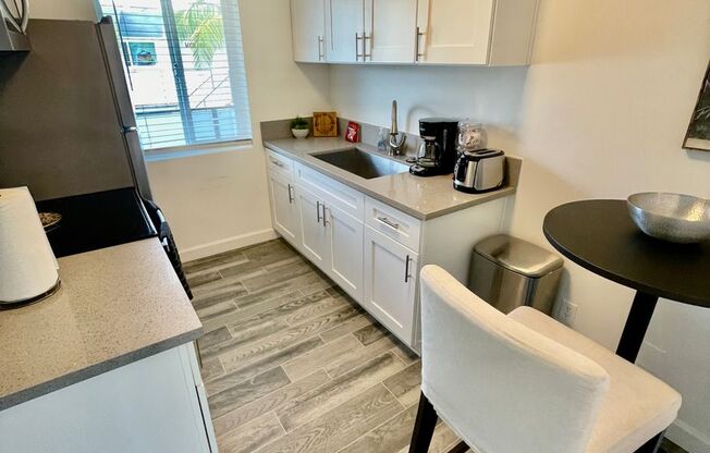 1 bed, 1 bath, 450 sqft, $2,375, Unit 25