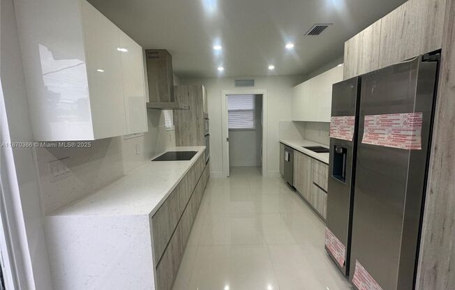 526 S RAINBOW DR HOLLYWOOD, FL 33021