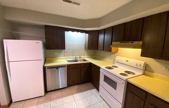 2 beds, 1 bath, 660 sqft, $750, Unit Apt 1