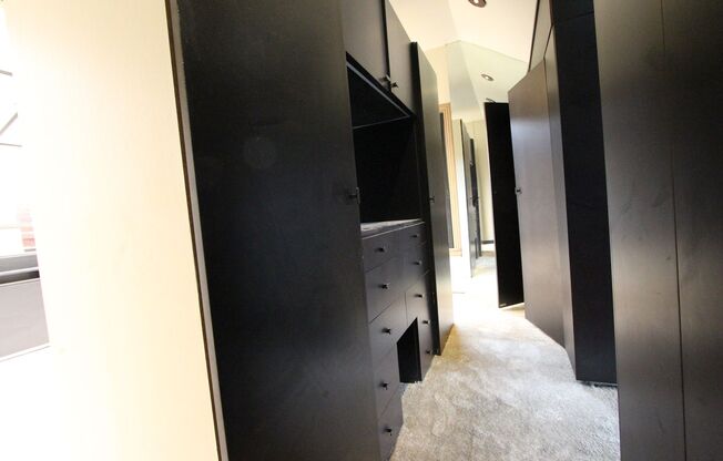 2 beds, 2 baths, 1,800 sqft, $1,620, Unit 3rd Floor