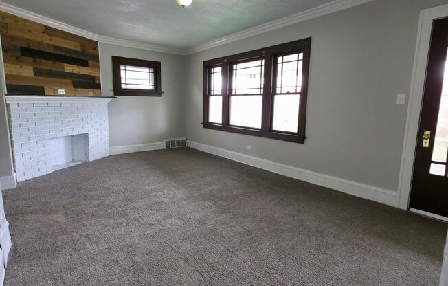 3 beds, 1 bath, $1,200, Unit #2
