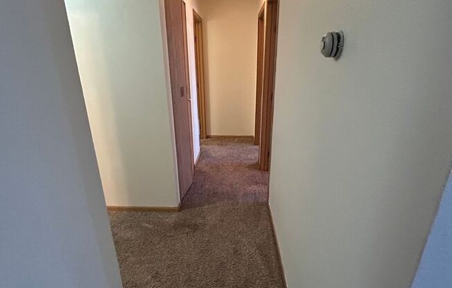 2 beds, 1 bath, 833 sqft, $850, Unit 21