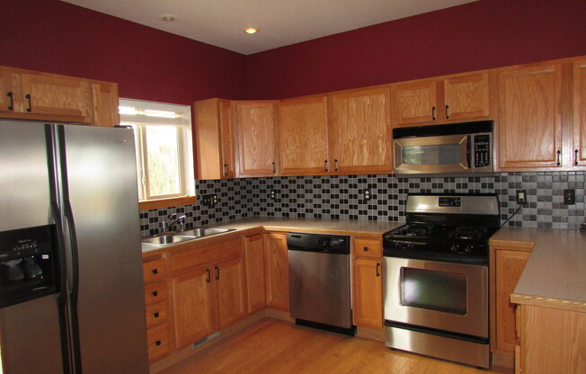 3 BEDROOM | 3 BATH | DOUBLE CAR GARAGE | TOWNHOME IN RED ROCK ESTATES