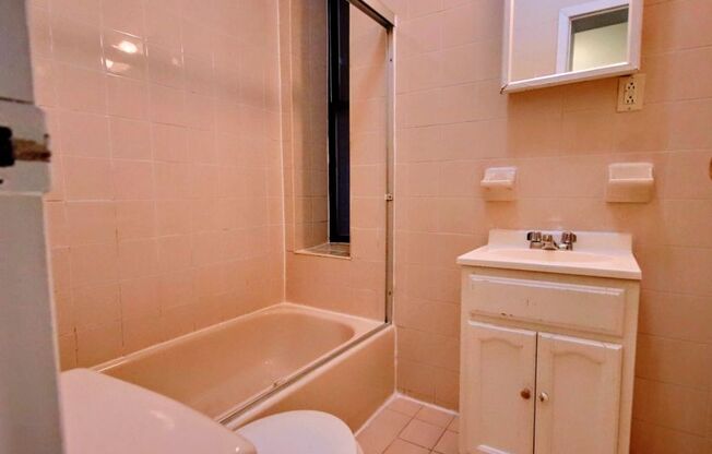 Studio, 1 bath, $2,950, Unit 4b